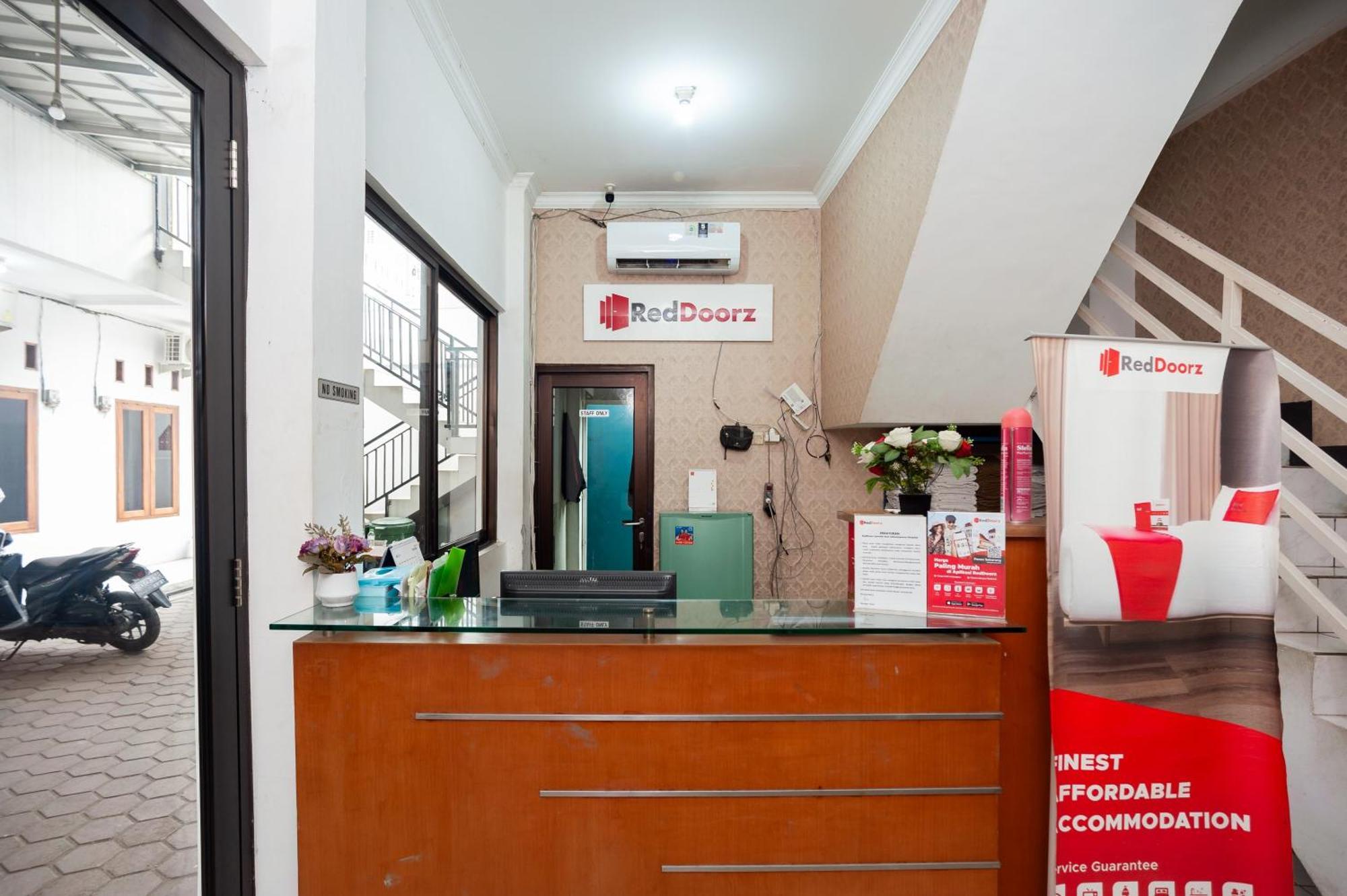 Reddoorz Syariah Near Jatisampurna Hospital Bekasi Exterior foto