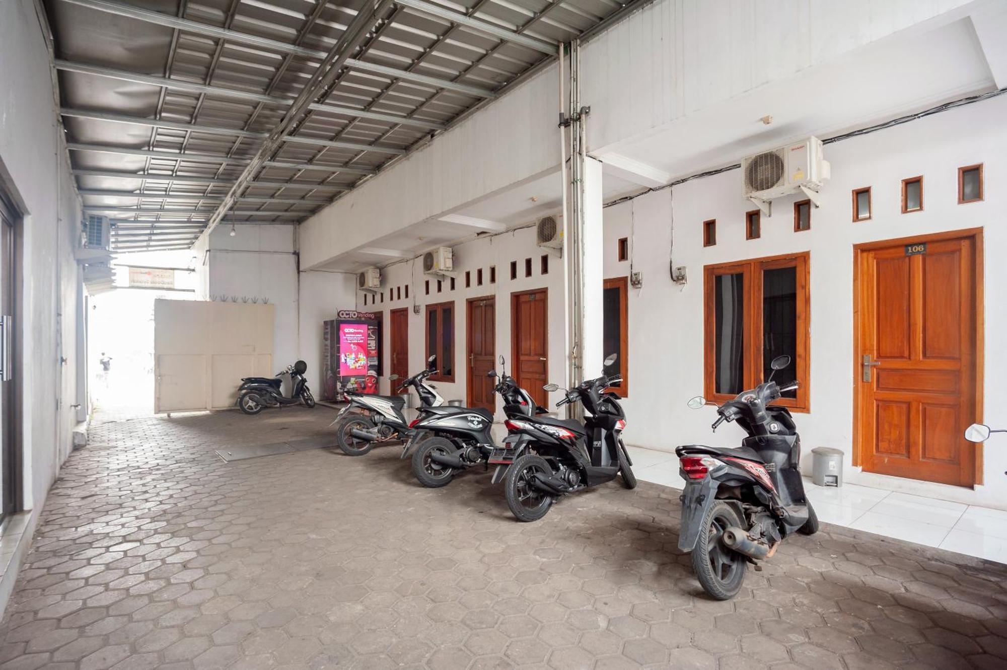 Reddoorz Syariah Near Jatisampurna Hospital Bekasi Exterior foto